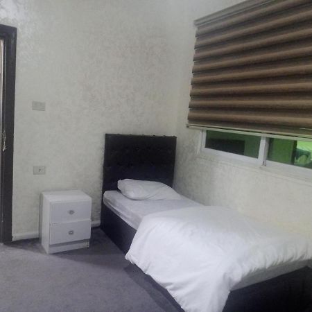 Jarajreh Apartments/ Hotel คีราค ภายนอก รูปภาพ