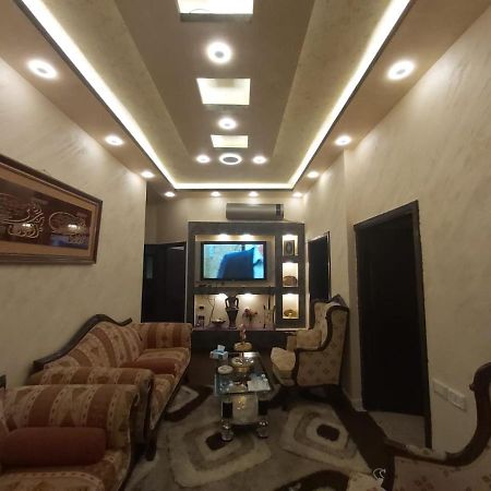 Jarajreh Apartments/ Hotel คีราค ภายนอก รูปภาพ