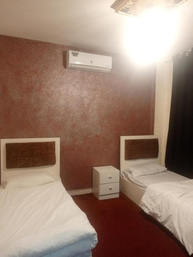 Jarajreh Apartments/ Hotel คีราค ภายนอก รูปภาพ