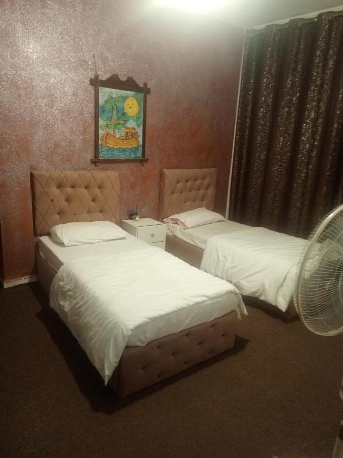 Jarajreh Apartments/ Hotel คีราค ภายนอก รูปภาพ