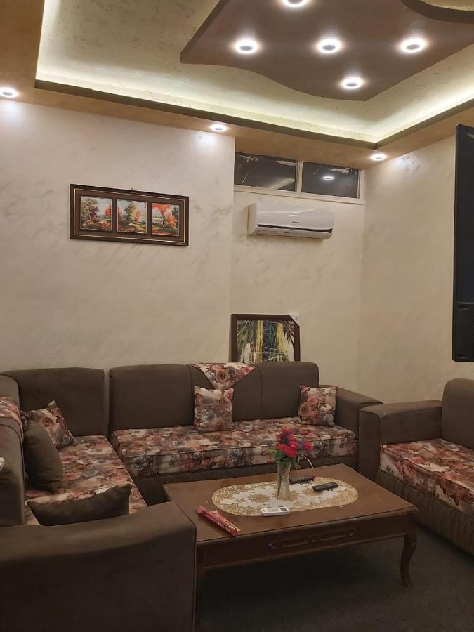 Jarajreh Apartments/ Hotel คีราค ภายนอก รูปภาพ