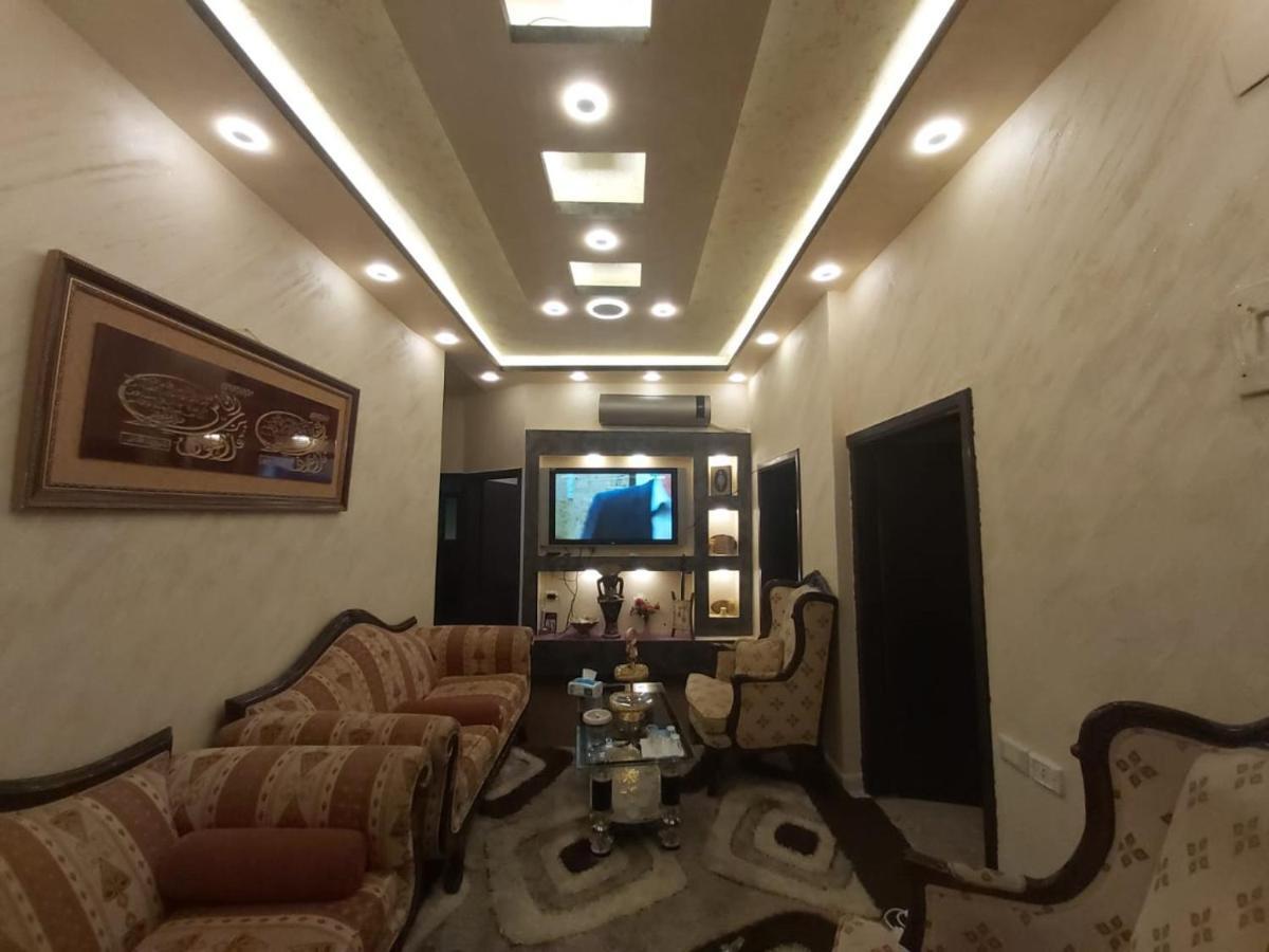 Jarajreh Apartments/ Hotel คีราค ภายนอก รูปภาพ